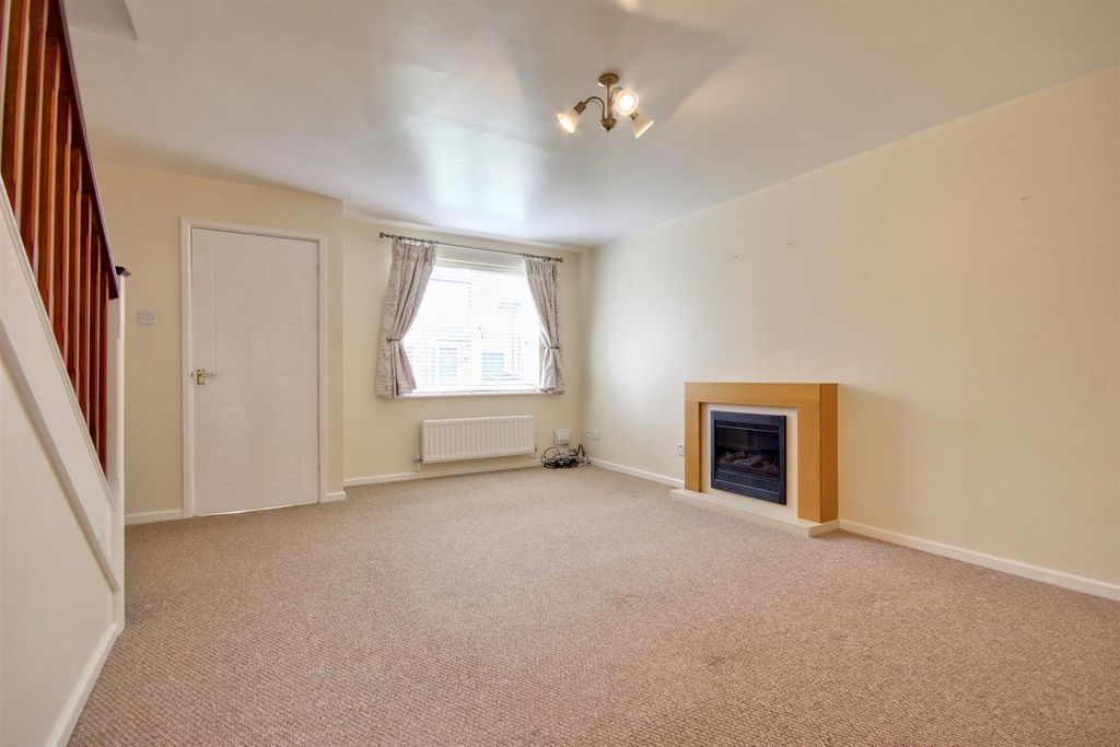 Property photo 2 of 9 Lroom.Jpg