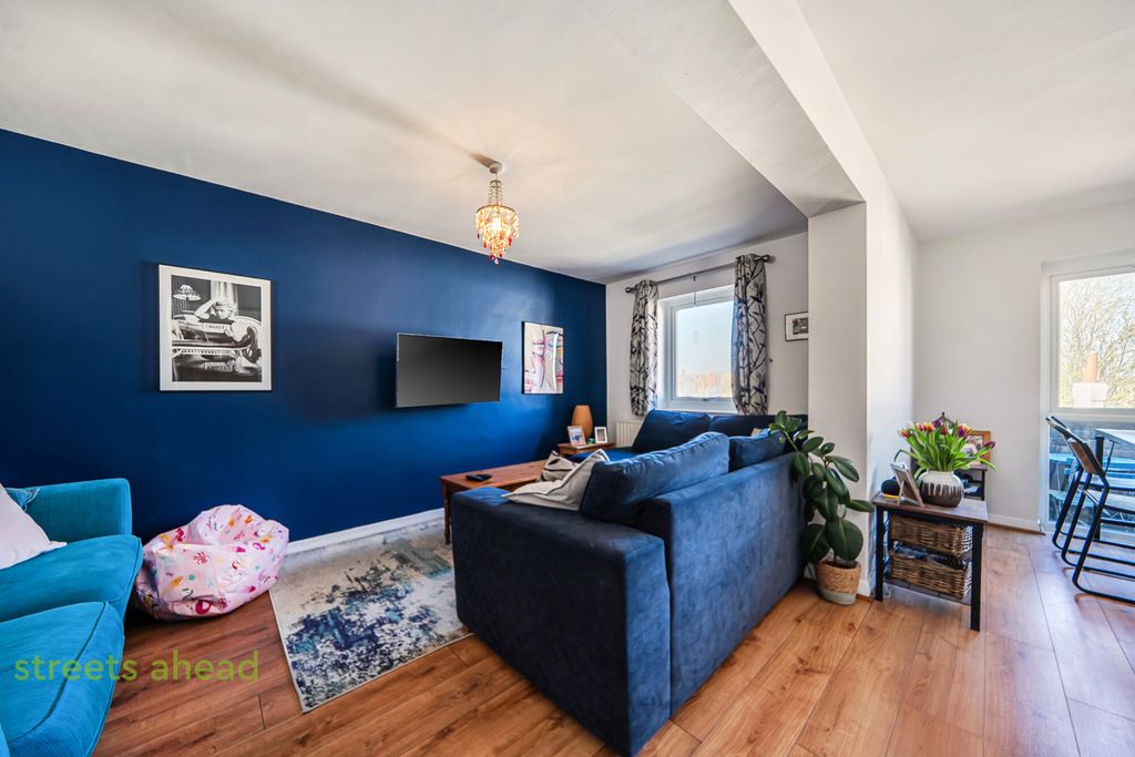 Property photo 1 of 17 4824A13d-A761-4Fc...