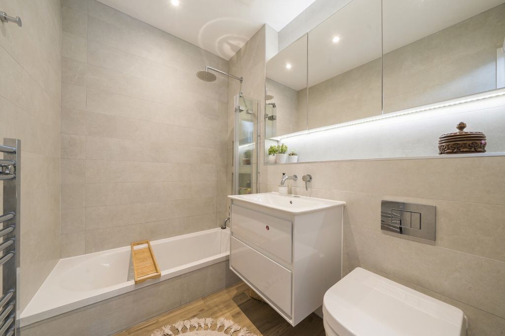 Property photo 3 of 18 1459747-8-6A0F2A2...