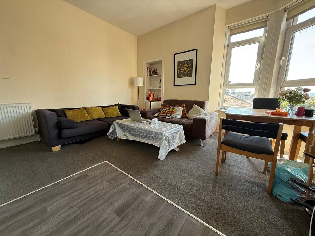 Property photo 3 of 14 Dining/Living