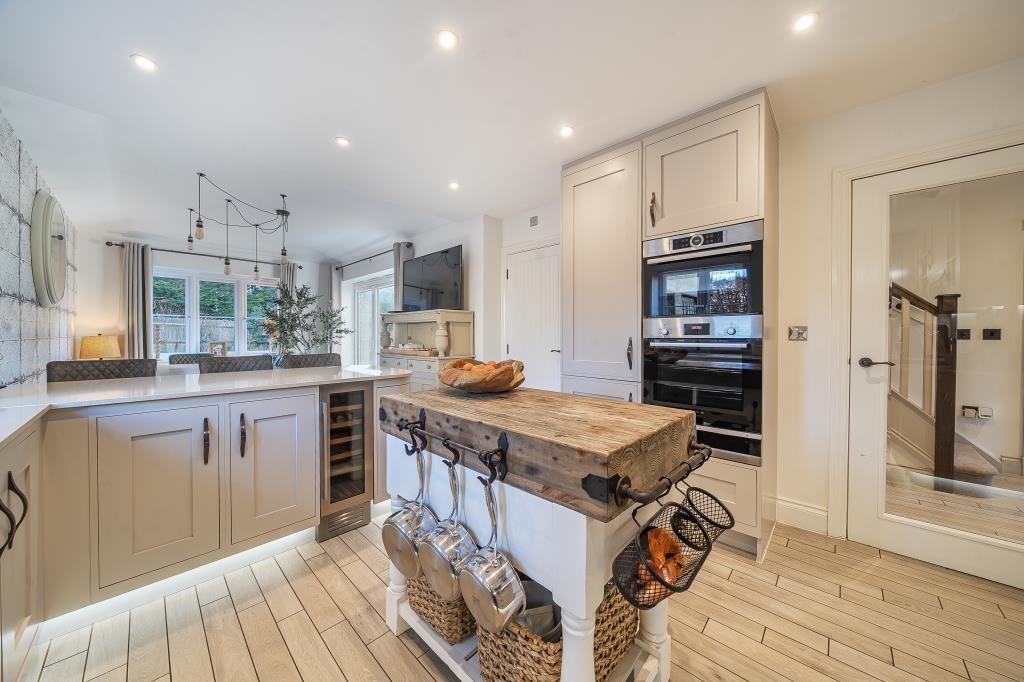 Property photo 2 of 23 Kitchen