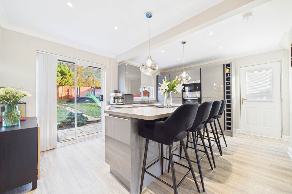 Property photo 3 of 26