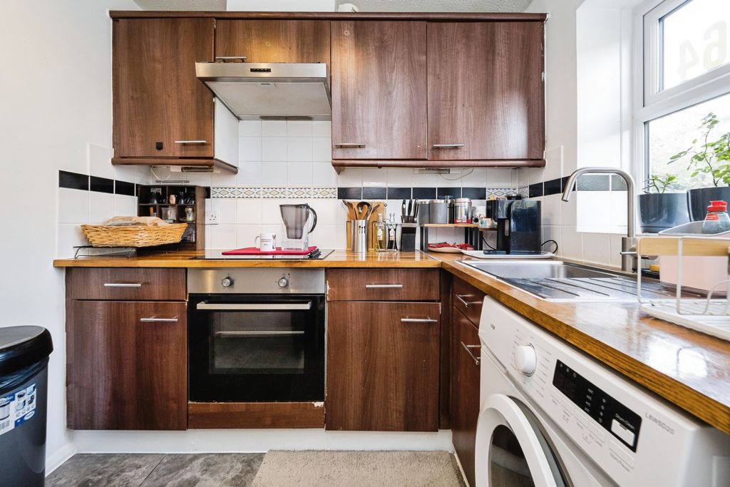 Property photo 2 of 18 2