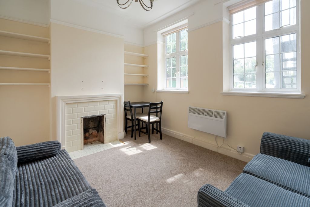 Property photo 3 of 11 Living Room