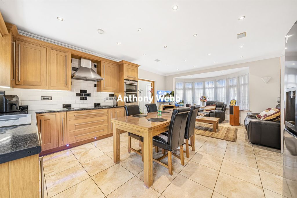 Additional image 9 of 7 bed detached house for saleChalkwell Park Avenue, Enfield EN1