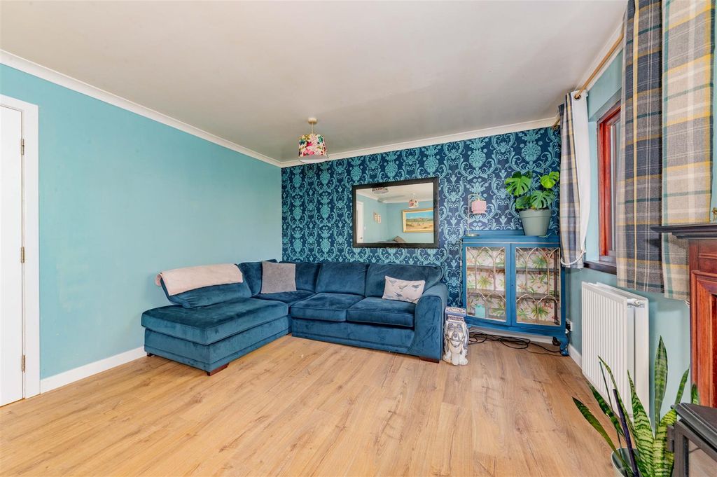 Property photo 2 of 16 13 Harestane Grove Dundee-8.Jpg