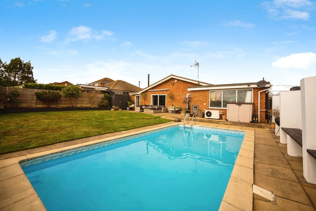 Property photo 3 of 25 Photo