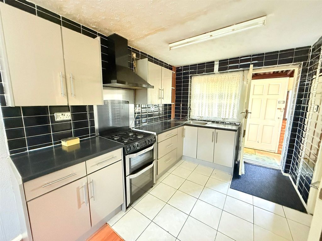 Property photo 2 of 12 Picture No. 23