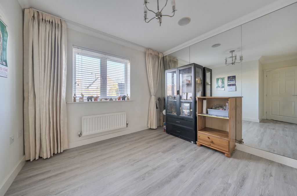 Property photo 3 of 20 1429406-7-69ba7Bf...