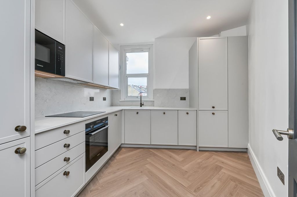 Property photo 3 of 7 Picture No. 17