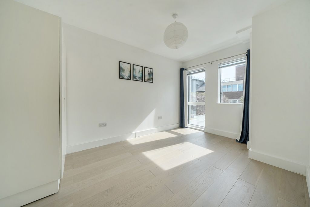 Property photo 3 of 17 1430613-3-69Bd422...