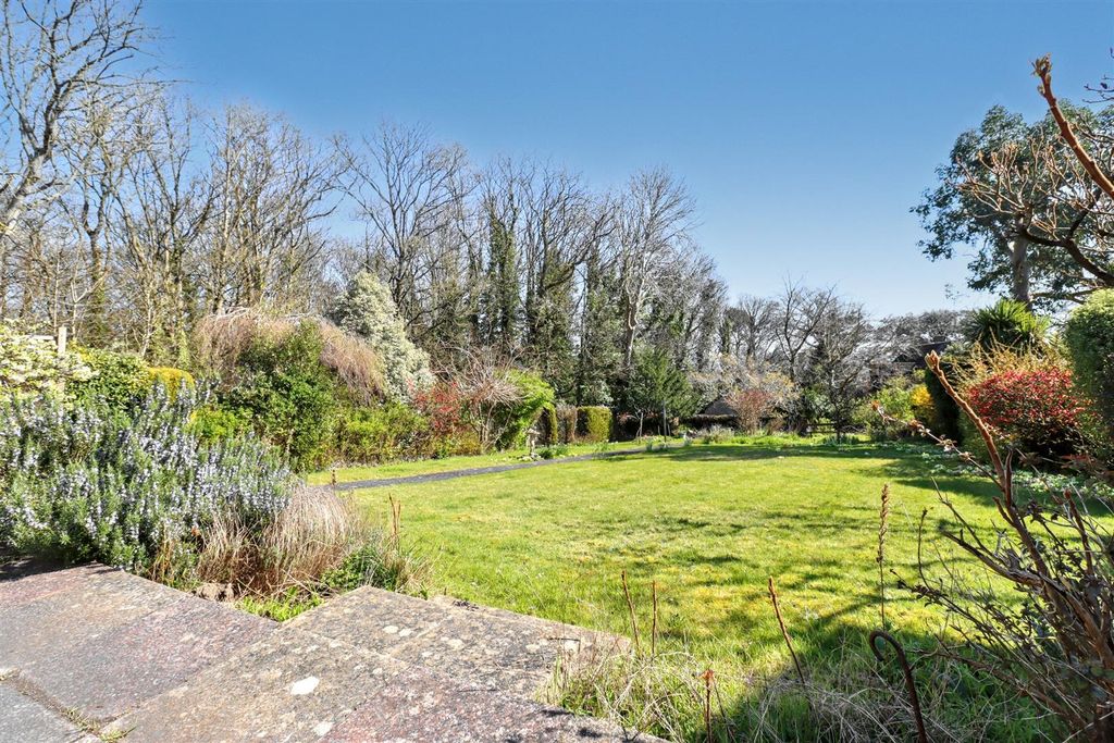 Property photo 2 of 13