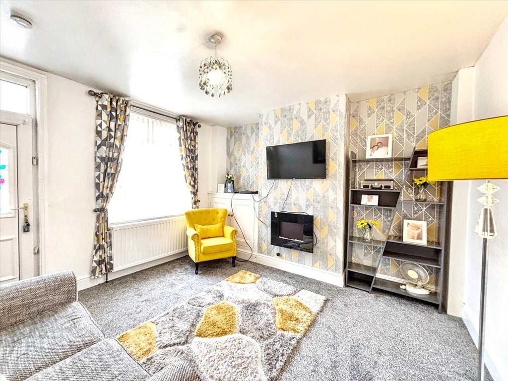 Property photo 2 of 19 Lounge