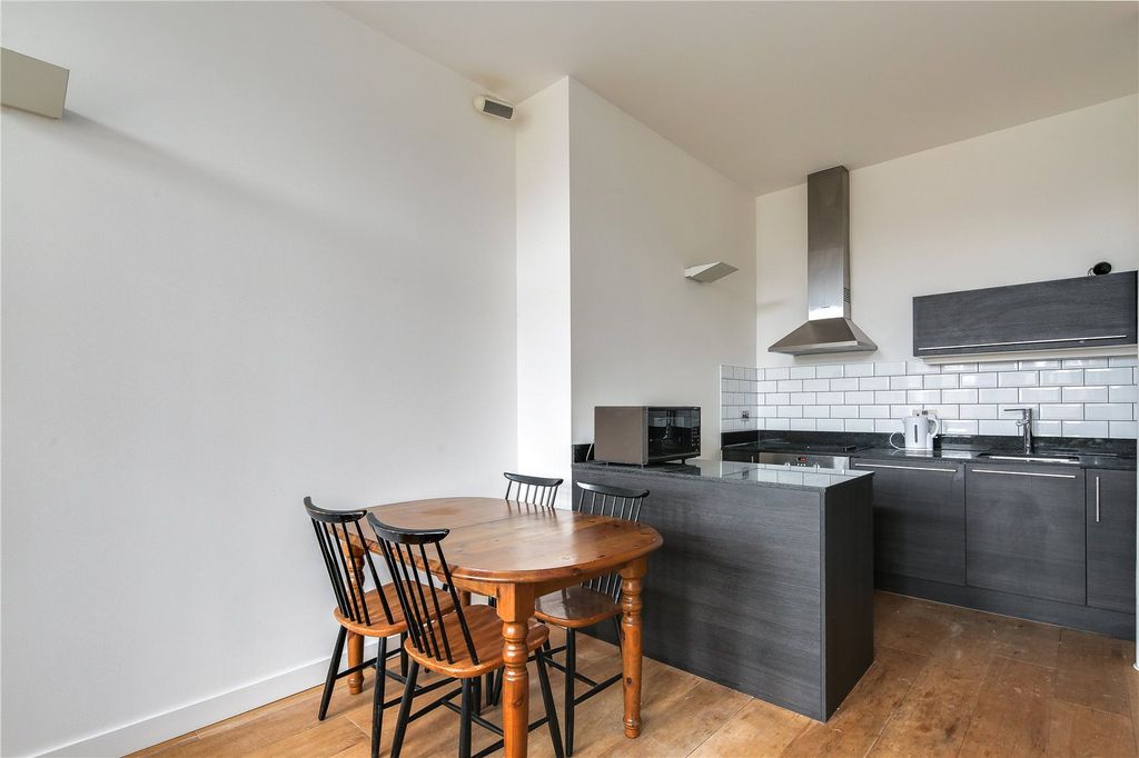 Property photo 3 of 19 Kitchen.