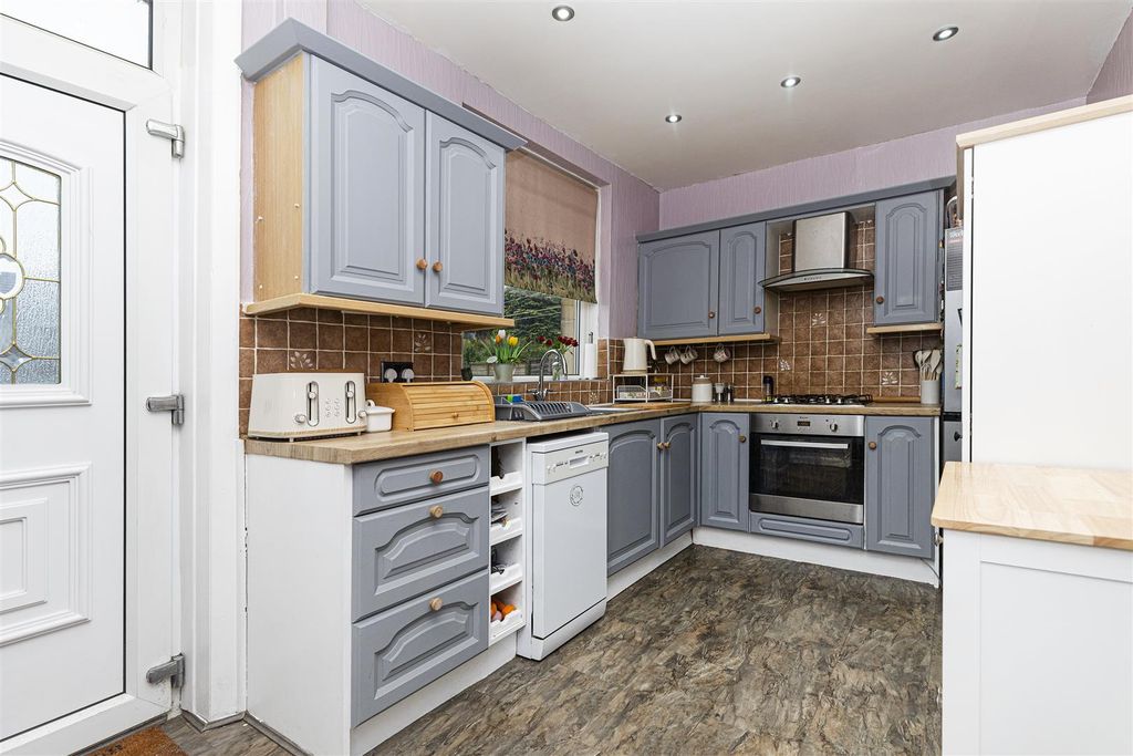 Property photo 2 of 23