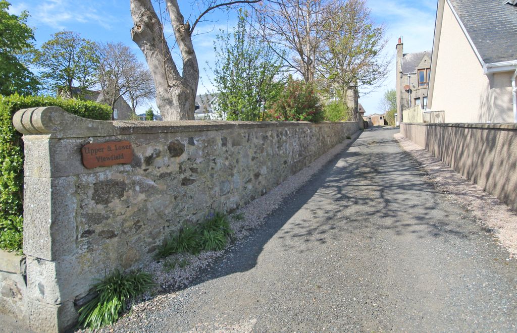 Property photo 2 of 35