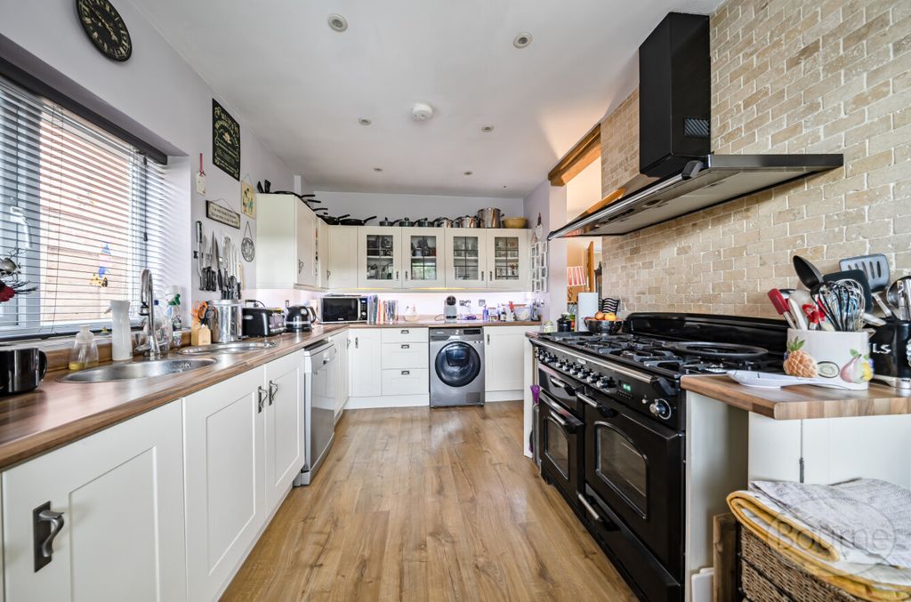 Property photo 3 of 27 208Af393-c880-455...