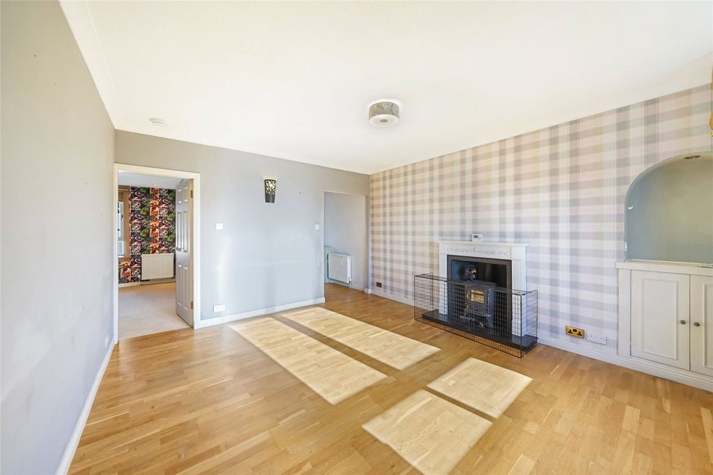 Property photo 2 of 19 Lounge