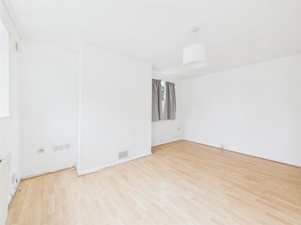 Property photo 2 of 8 Cam05080G0-Pr0274-Still001.Jpg