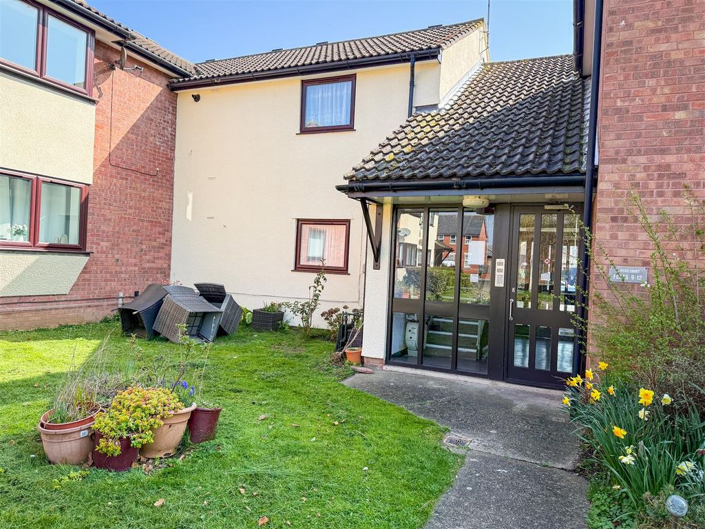 Property photo 1 of 10 Outside