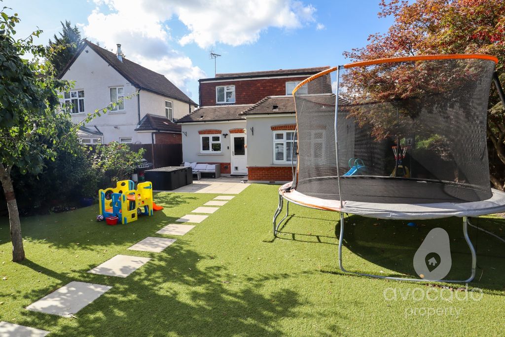 Property photo 1 of 18 5568712