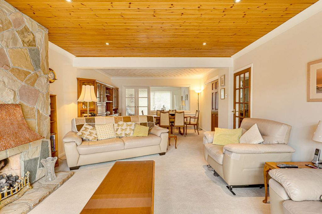 Property photo 2 of 35