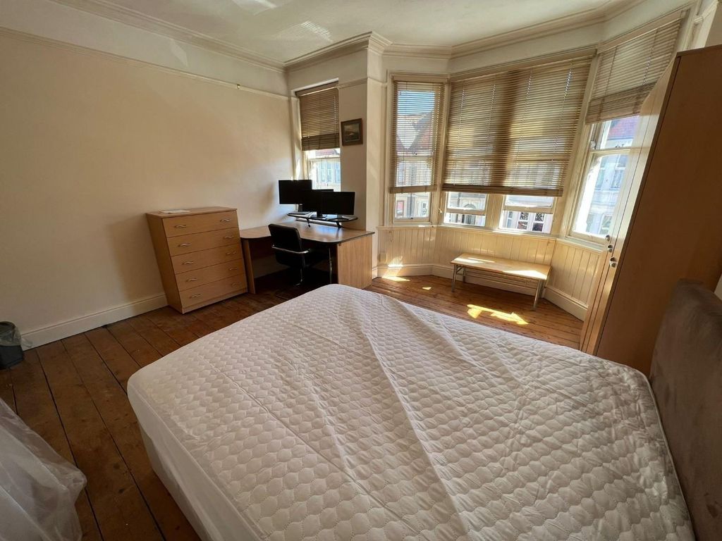 Property photo 3 of 14 First Floor Front Bedroom