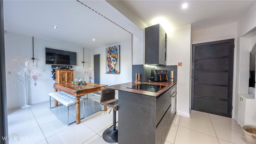 Property photo 3 of 38 Picture No. 20