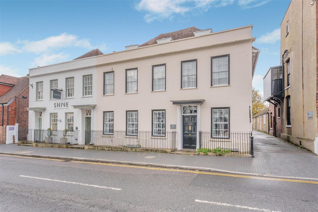 Property photo 1 of 20 8668293-Exterior04.Jpg