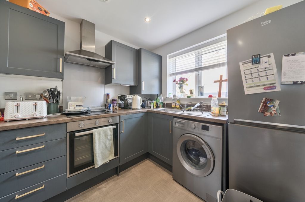 Property photo 2 of 17 1349455-11-68B9Ac81064Fa