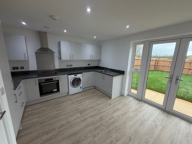 Property photo 3 of 11 Kitchen