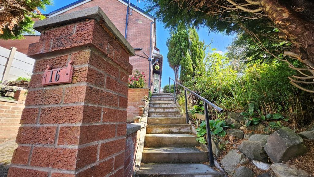 Property photo 2 of 31 1A