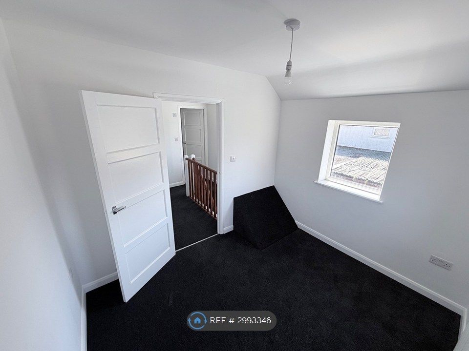 Property photo 3 of 31 3rd Bedroom