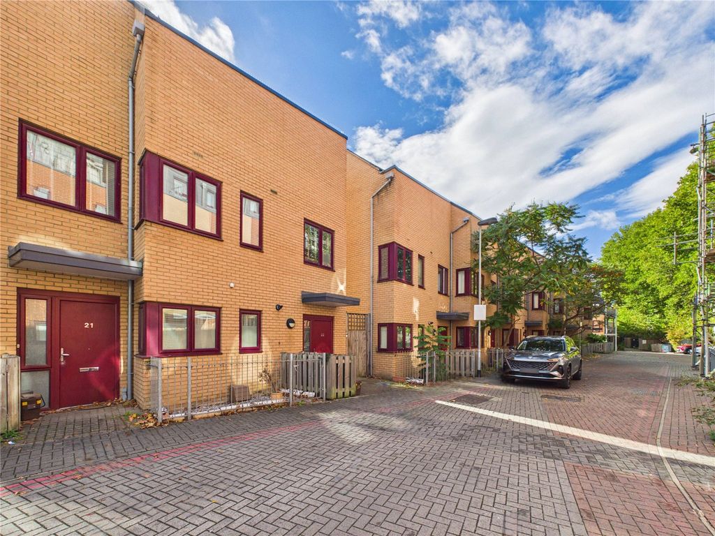 Property photo 1 of 39 Picture No. 22