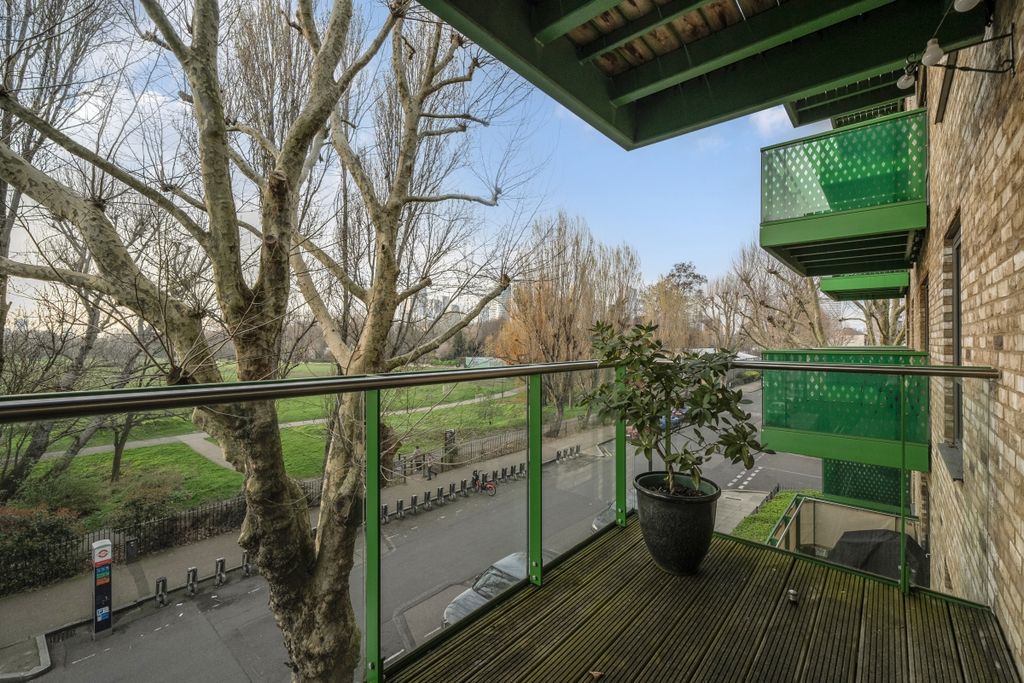 Property photo 3 of 21 1426037-15-69Af05...