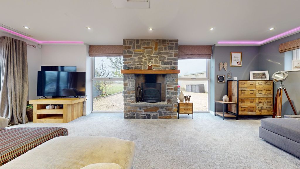 Property photo 3 of 33 P039765_03.Jpg