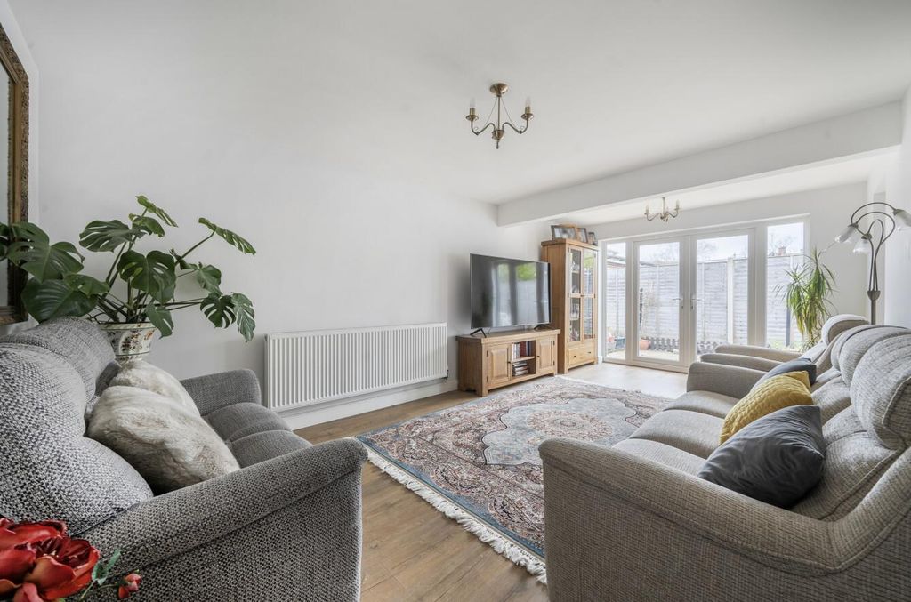 Property photo 2 of 18 Mead Road 14 (16).Jpg