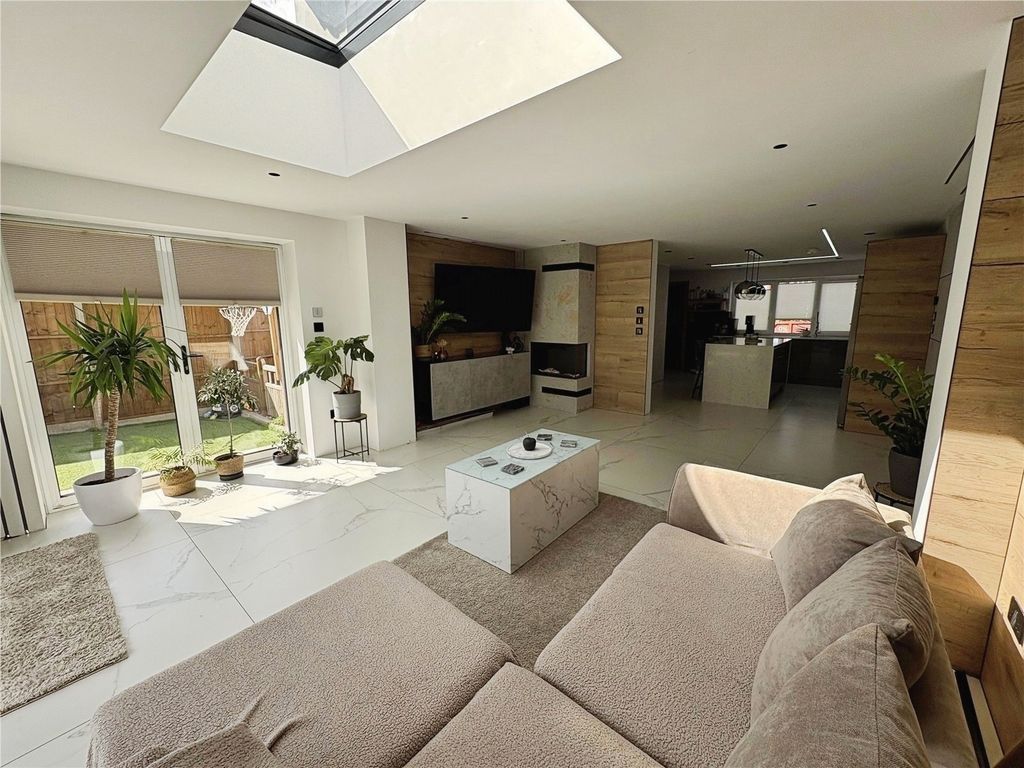 Property photo 2 of 19 Pbox-Img.Jpg