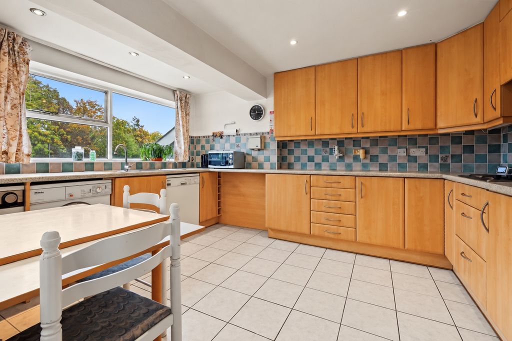 Property photo 2 of 22 6109524
