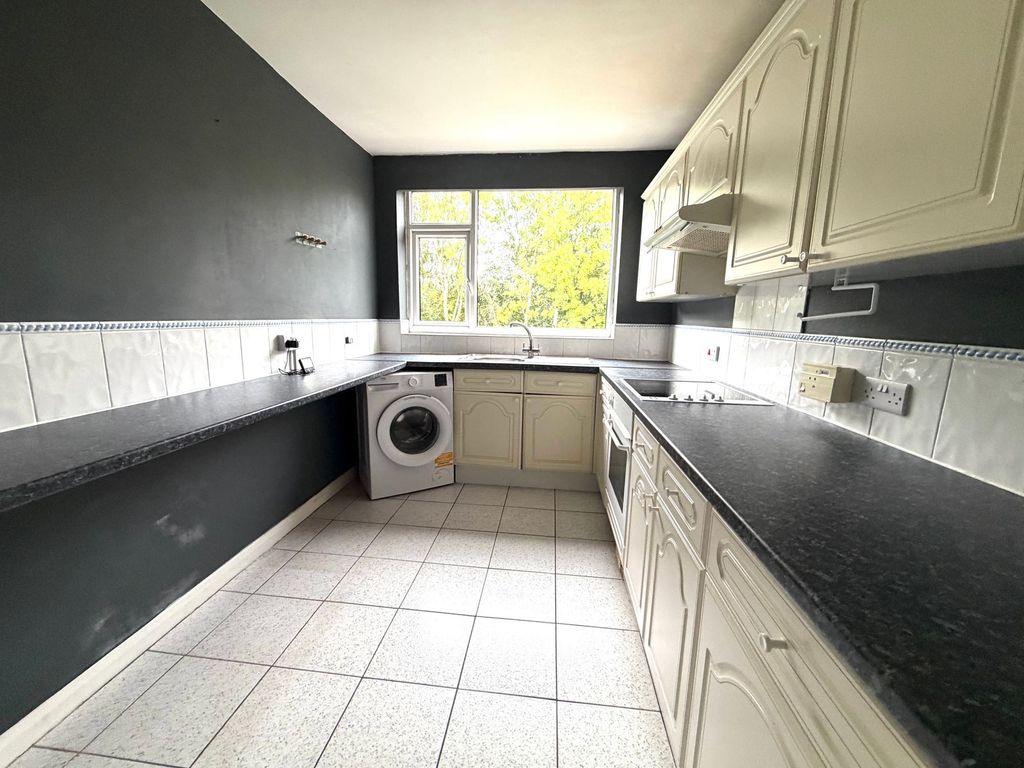 Property photo 3 of 7 Kitchen