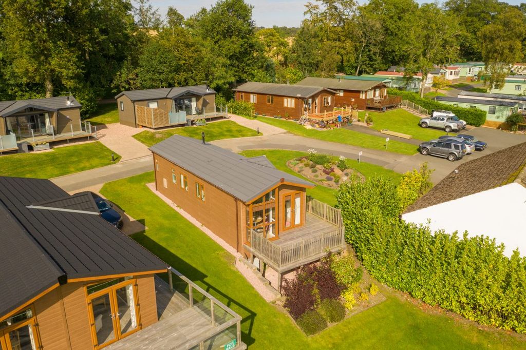 Property photo 2 of 5 Traditional 2 Bedroom Lodge Hot Tub Pet Friendly Bass Rock 1