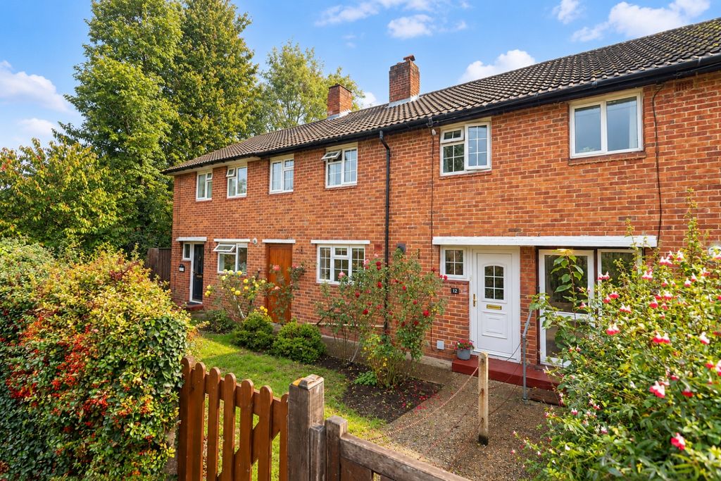 Property photo 1 of 17 Sunny British Terraced Houses And Gardens