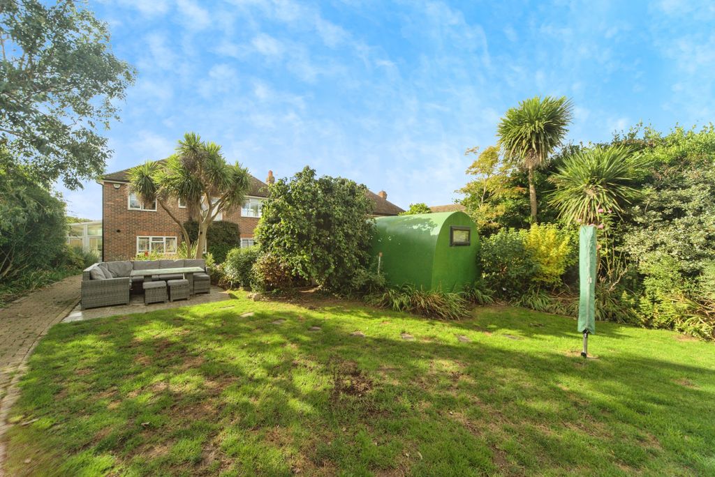 Property photo 2 of 20 Garden