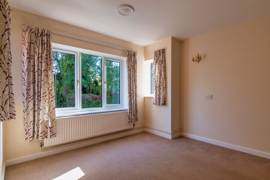Property photo 3 of 10 Lounge/ Dining Room