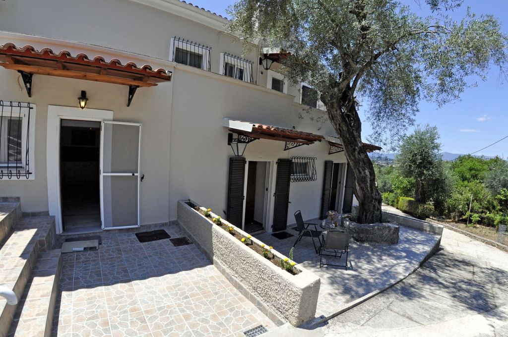 Property photo 1 of 21 Apt 2 Entrance