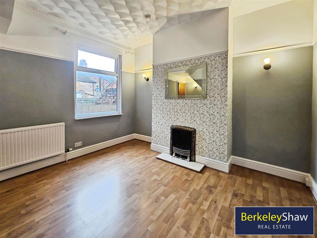 Property photo 3 of 10 Dining Room