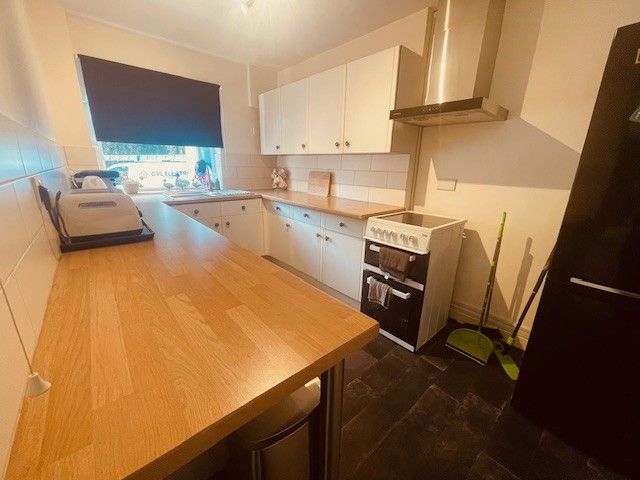 Property photo 3 of 8 Kitchen