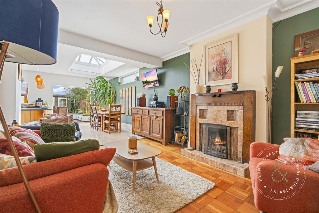 Property photo 3 of 43 Pencisely-Crescent-18.Jpg