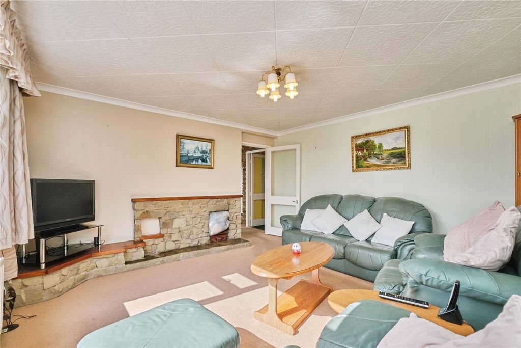 Property photo 3 of 33 Picture No. 27