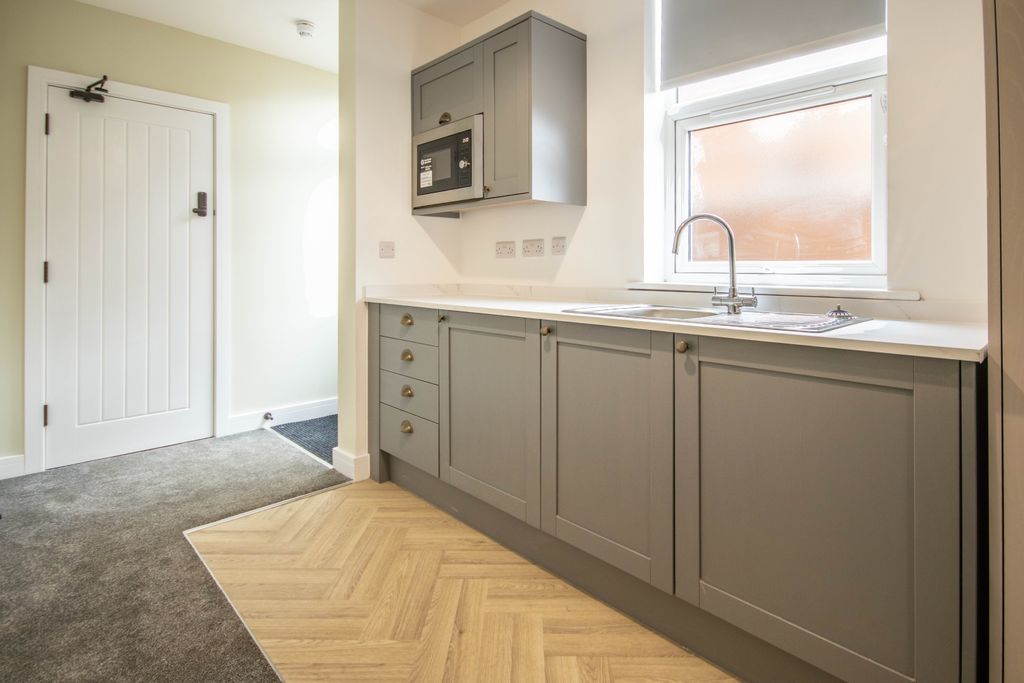 Property photo 3 of 10 E-3